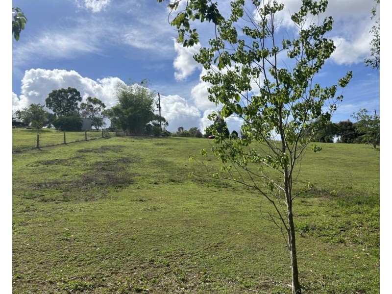 23 Highfield Drive, Chatsworth QLD 4570