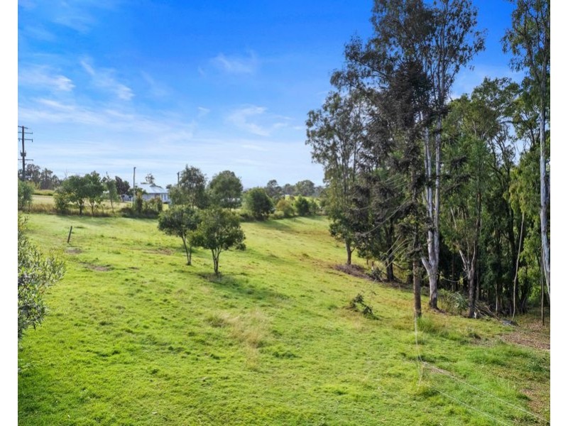 288 Mc Intosh Creek Road, Jones Hill QLD 4570