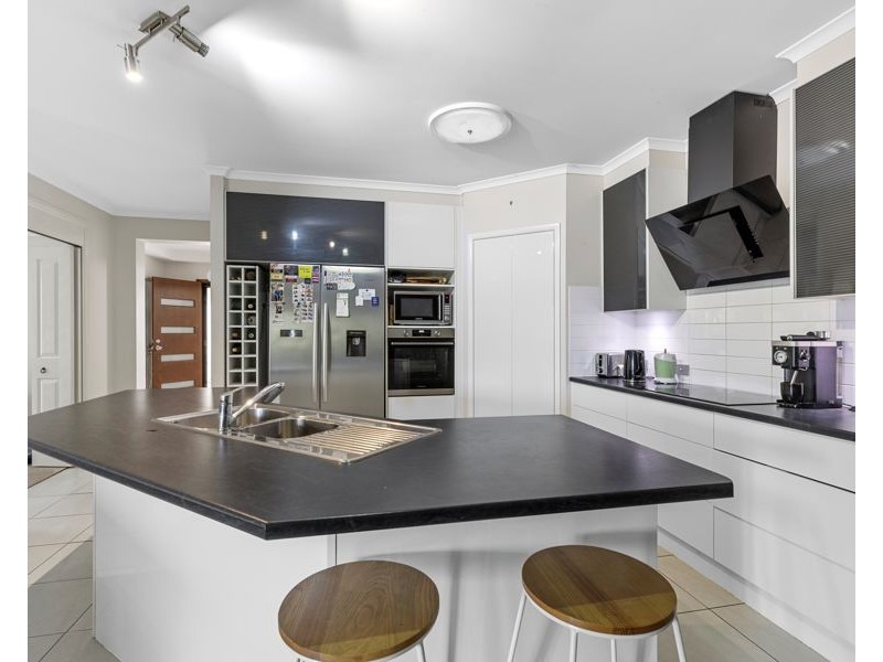 98 Benson Road, Araluen QLD 4570