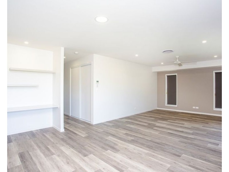 18 Cambridge Circuit, Southside QLD 4570