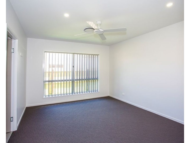 18 Cambridge Circuit, Southside QLD 4570