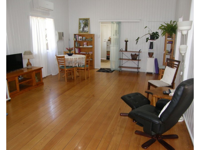 11 Barnes Street, Goomeri QLD 4601