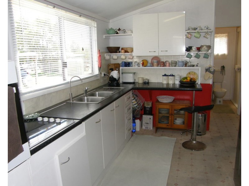 11 Barnes Street, Goomeri QLD 4601