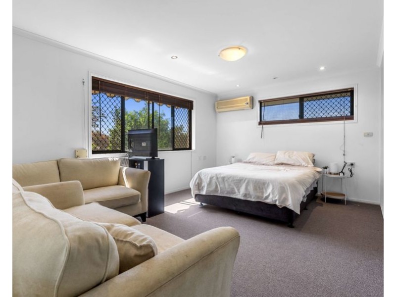 5 Inverness Street, Southside QLD 4570