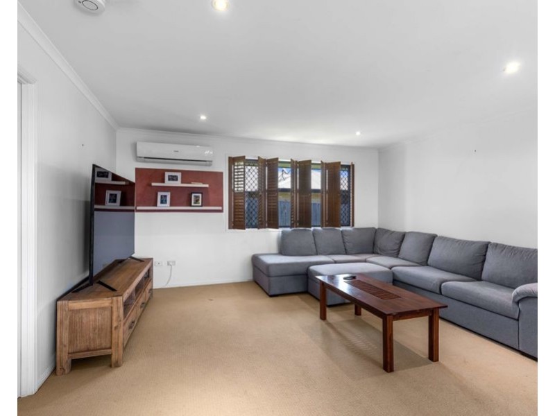 5 Inverness Street, Southside QLD 4570