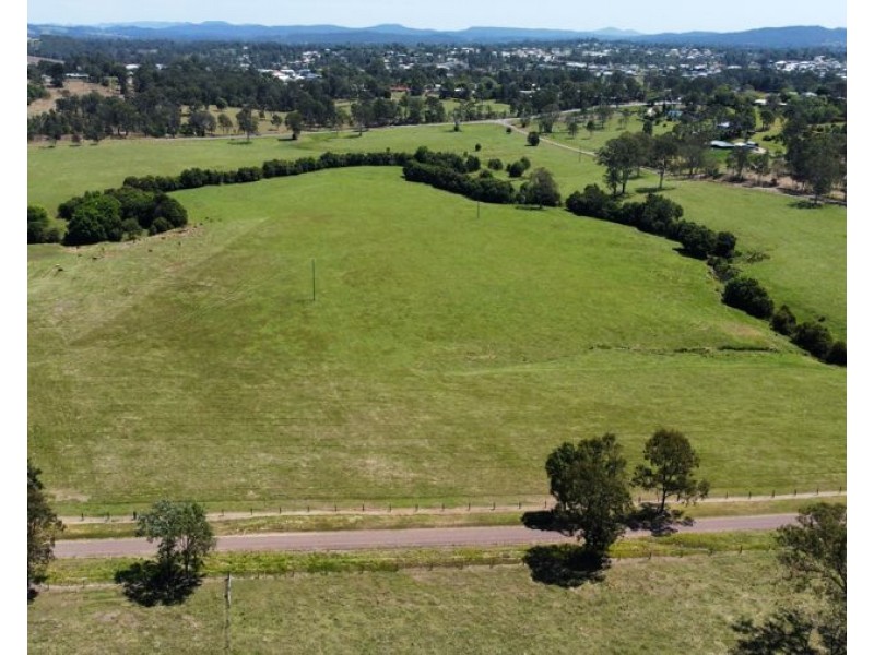 122 Fitzpatrick Road, Jones Hill QLD 4570