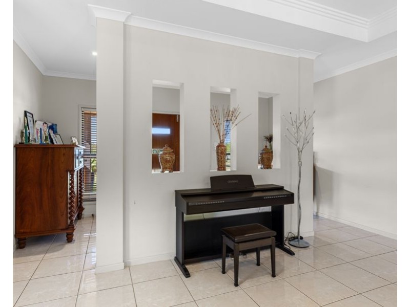 4 Dominique Court, Southside QLD 4570
