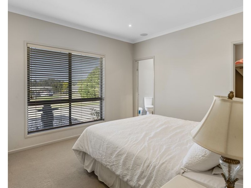 4 Dominique Court, Southside QLD 4570