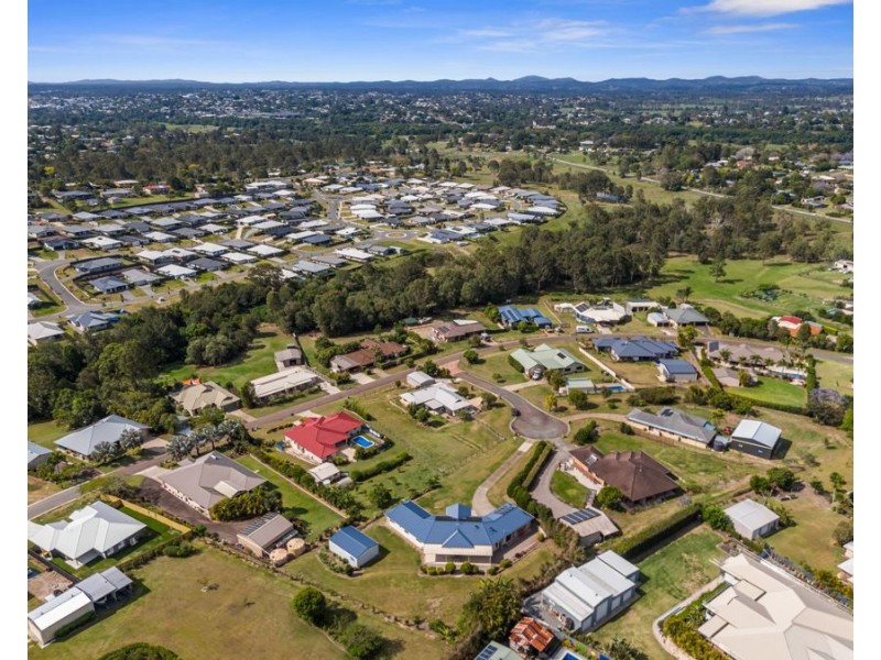 4 Dominique Court, Southside QLD 4570