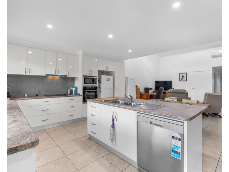 9/5 Rose Road, Southside QLD 4570