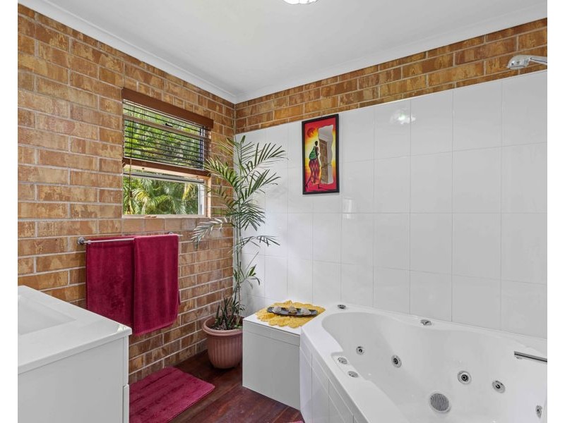 90 Messmate Road, Neerdie QLD 4570