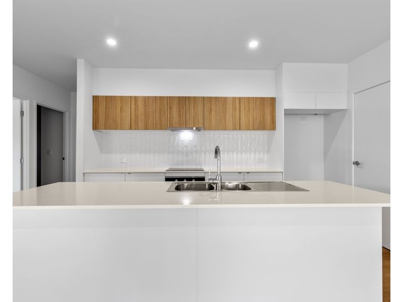 1 Woodland Drive, Southside QLD 4570