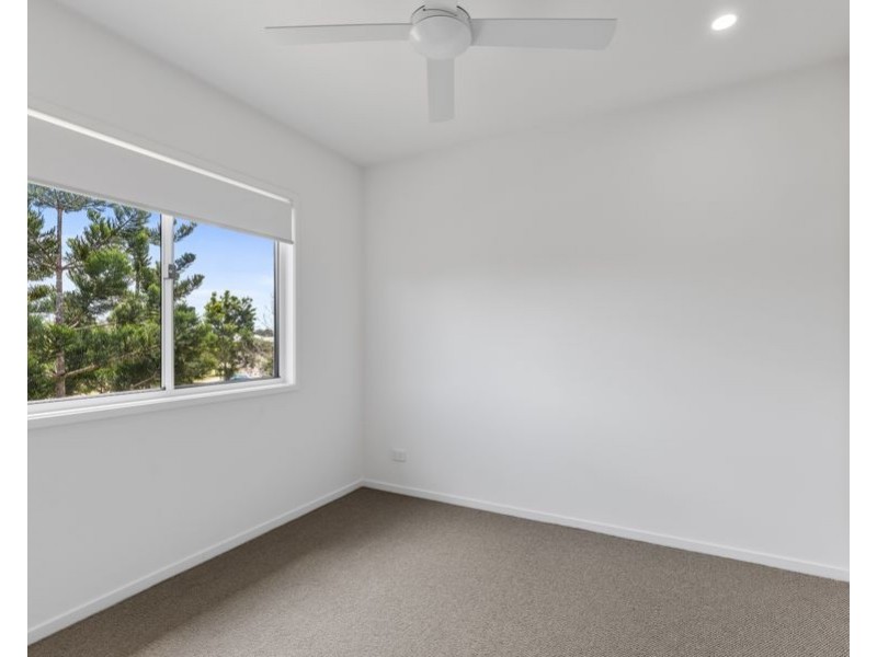 1 Woodland Drive, Southside QLD 4570