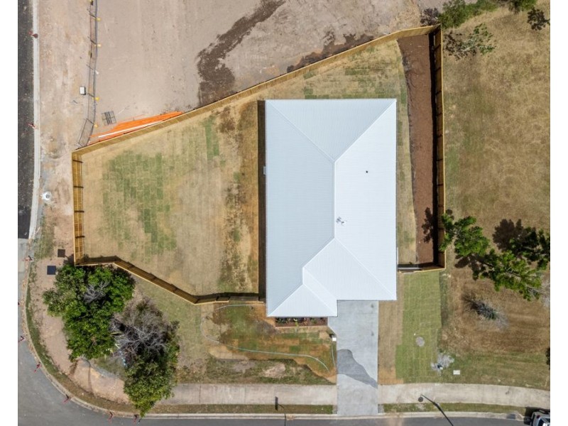 1 Woodland Drive, Southside QLD 4570