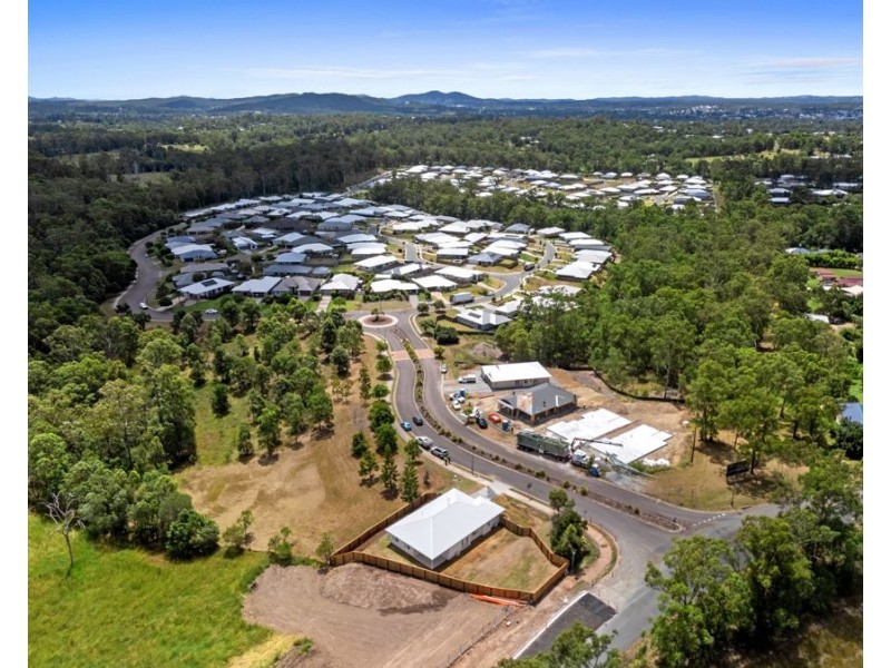 1 Woodland Drive, Southside QLD 4570