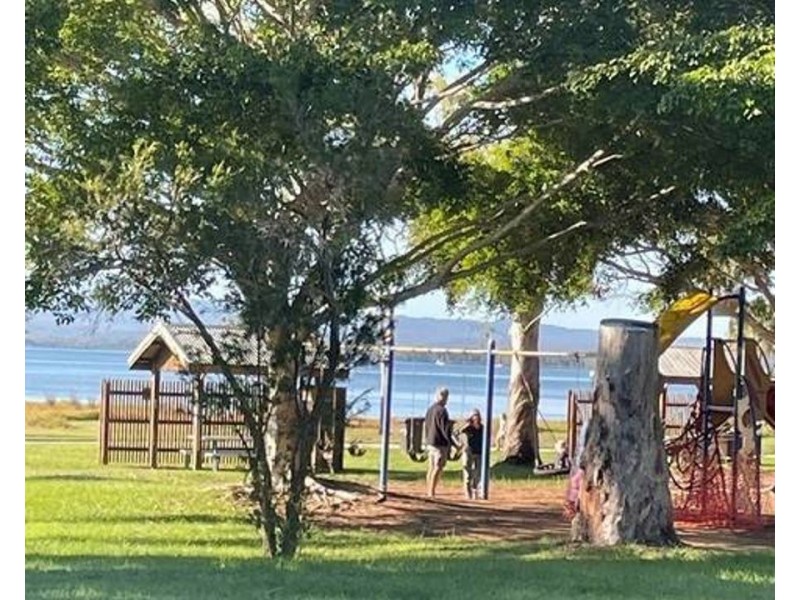 4 Gympie Road, Tin Can Bay QLD 4580