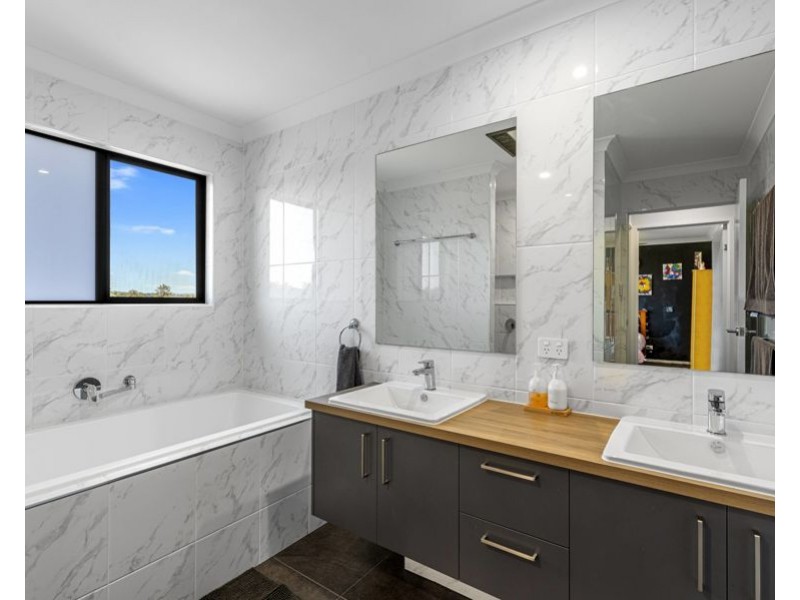 10 Sunny View Court, Araluen QLD 4570