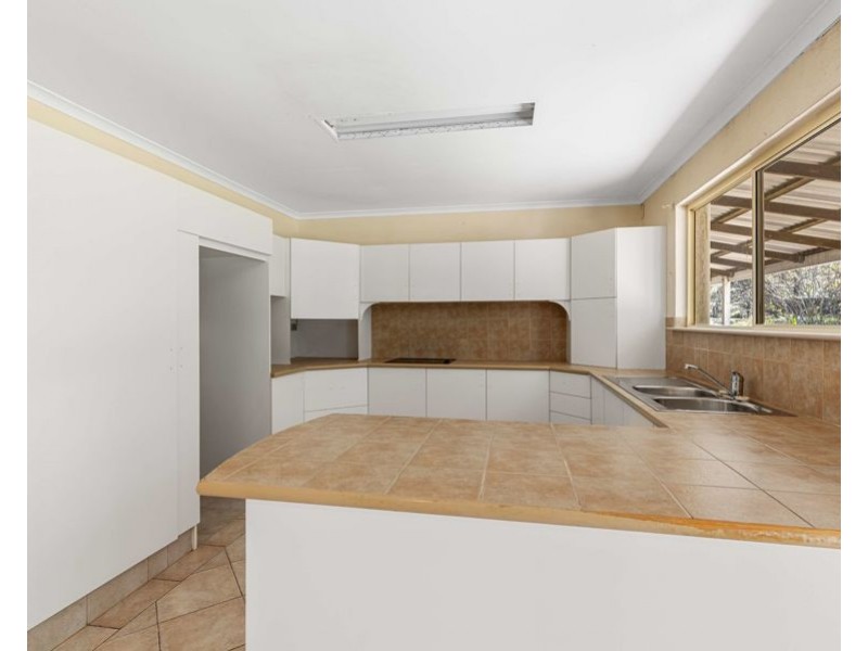 3 Broadbent Street, Glastonbury QLD 4570