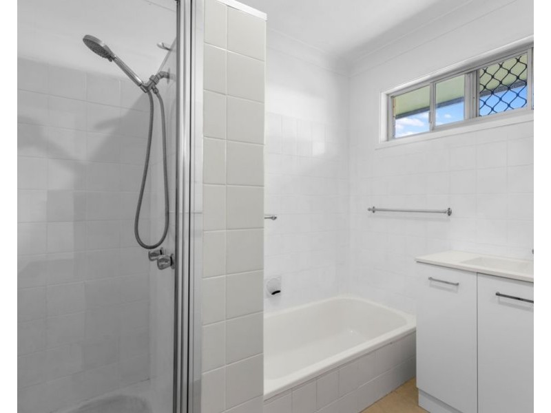 1 Justin Street, Southside QLD 4570