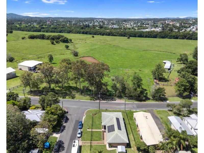 1 Justin Street, Southside QLD 4570