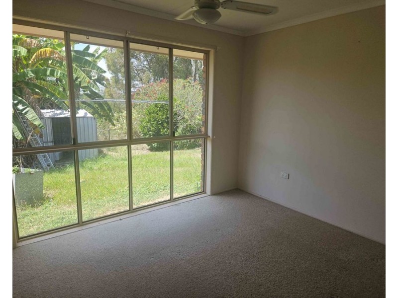 92 Groundwater Road, Southside QLD 4570