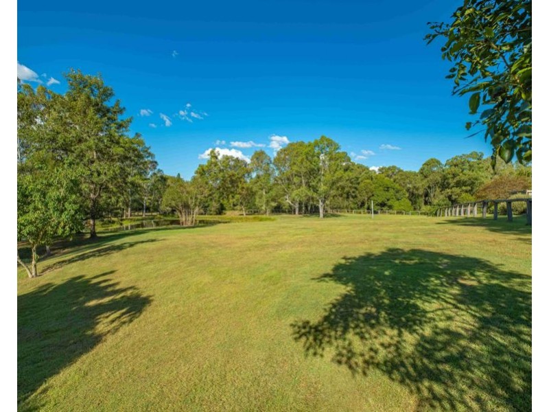 284 Lawson Road, Jones Hill QLD 4570