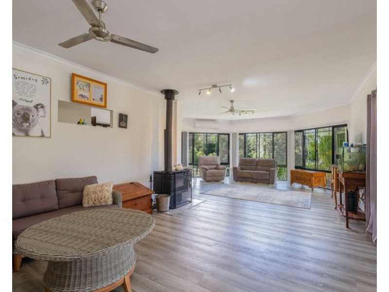 284 Lawson Road, Jones Hill QLD 4570