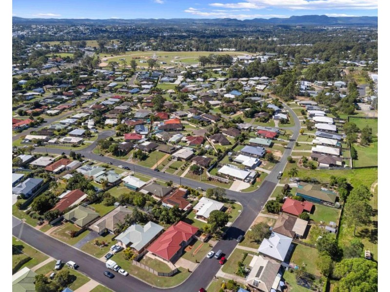 55 Furness Rd, Southside QLD 4570