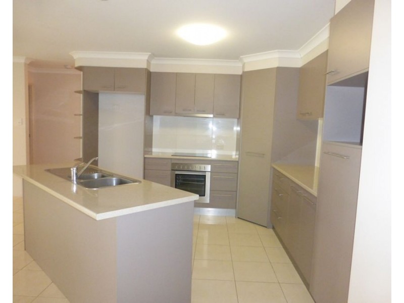 9 Decker Place, Southside QLD 4570