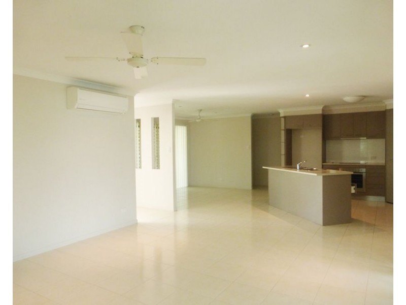 9 Decker Place, Southside QLD 4570
