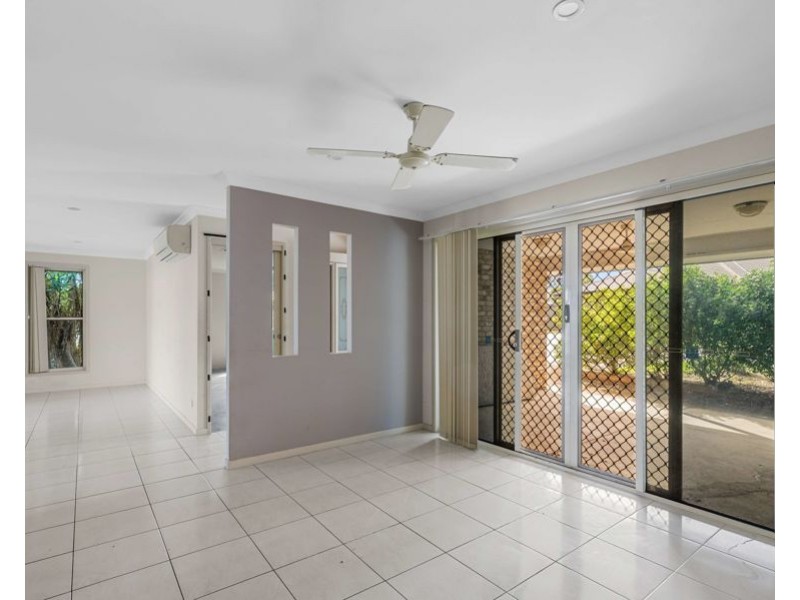 9 Decker Place, Southside QLD 4570