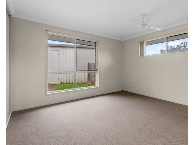 9 Decker Place, Southside QLD 4570