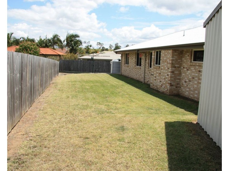 9 Decker Place, Southside QLD 4570