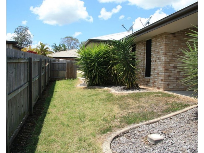 9 Decker Place, Southside QLD 4570