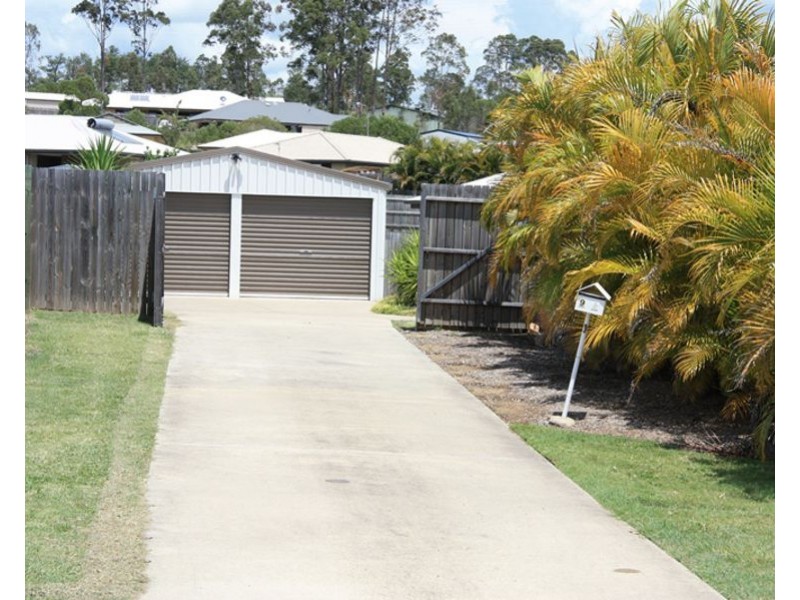 9 Decker Place, Southside QLD 4570