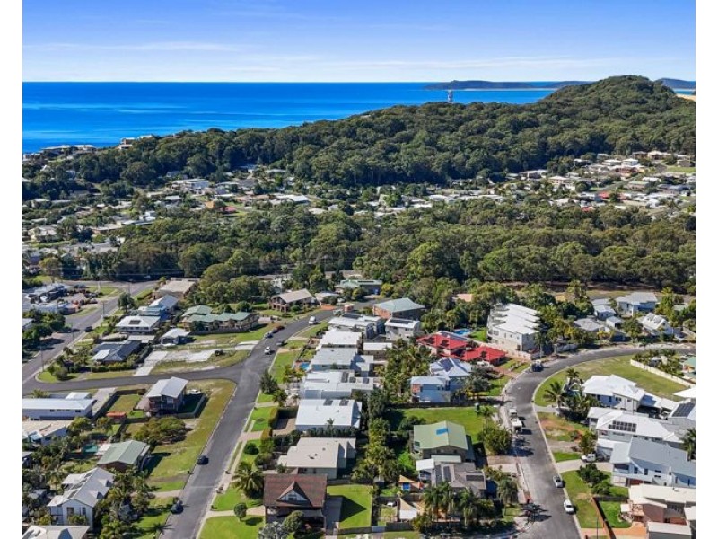 34 Manooka Drive, Rainbow Beach QLD 4581