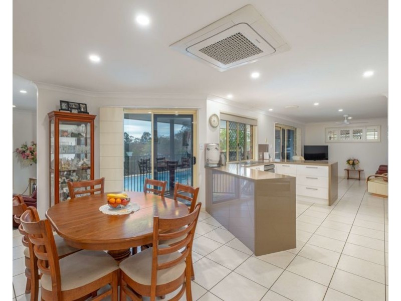 4 Crystal Court, Southside QLD 4570