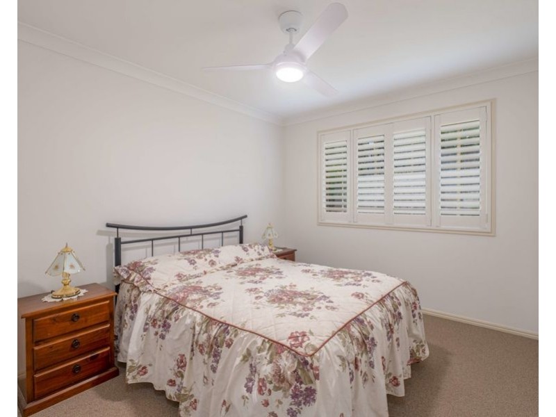 4 Crystal Court, Southside QLD 4570