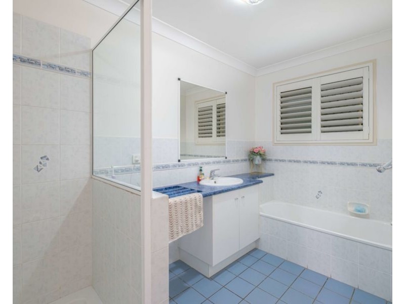 4 Crystal Court, Southside QLD 4570