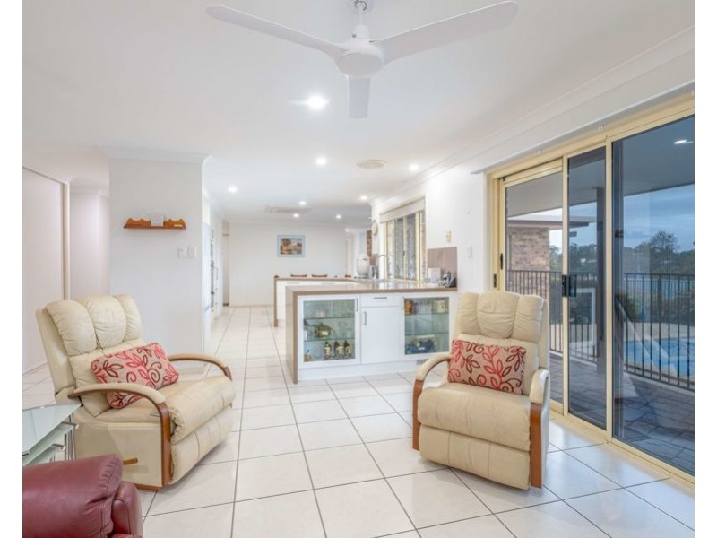 4 Crystal Court, Southside QLD 4570