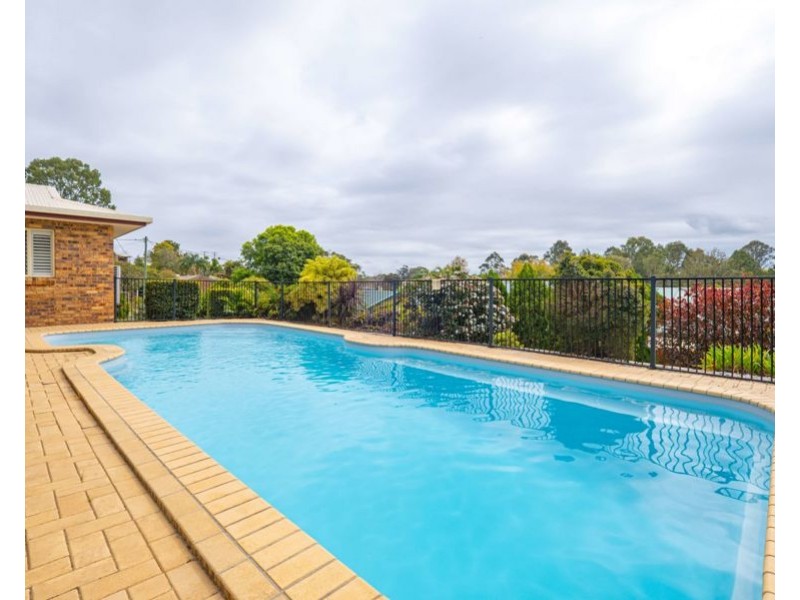 4 Crystal Court, Southside QLD 4570
