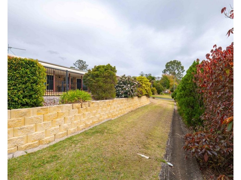 4 Crystal Court, Southside QLD 4570