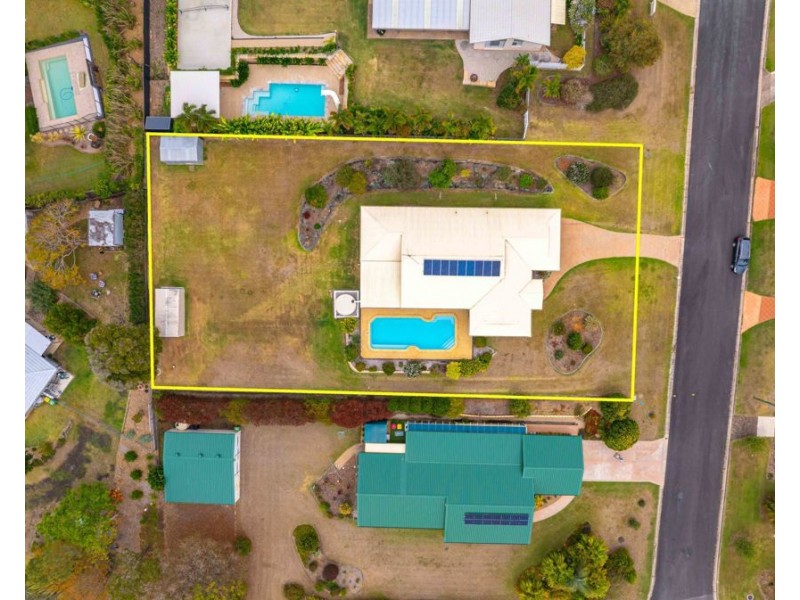 4 Crystal Court, Southside QLD 4570