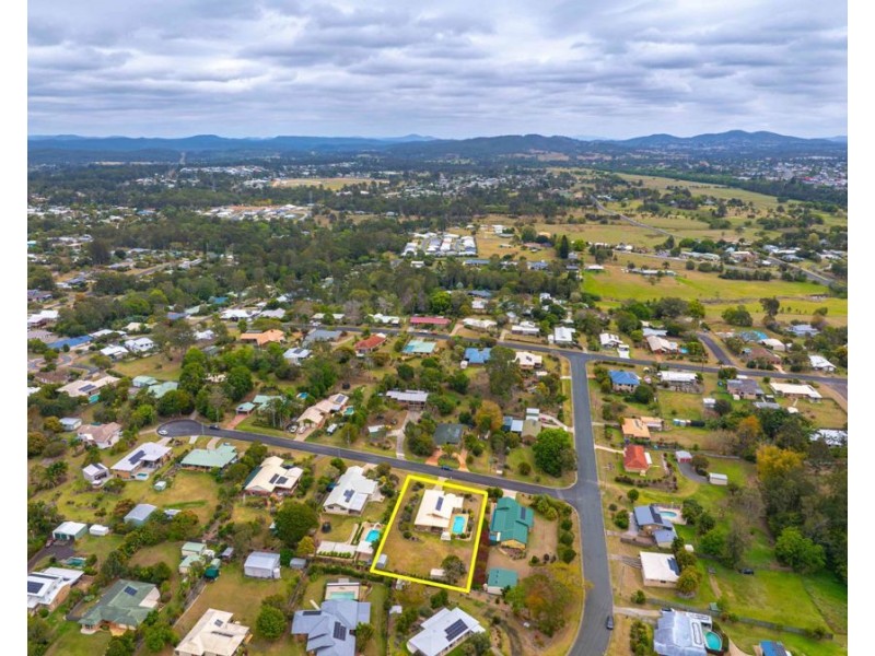 4 Crystal Court, Southside QLD 4570