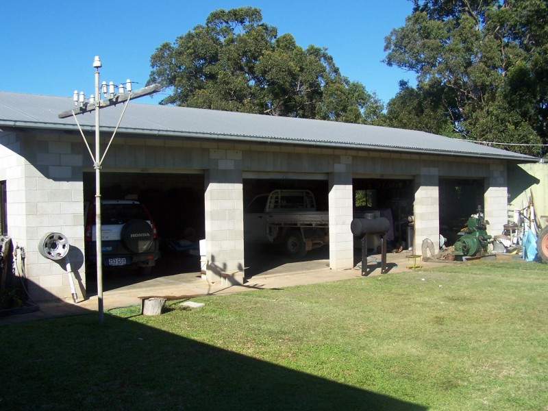 Canina QLD 4570