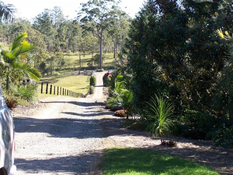 Canina QLD 4570