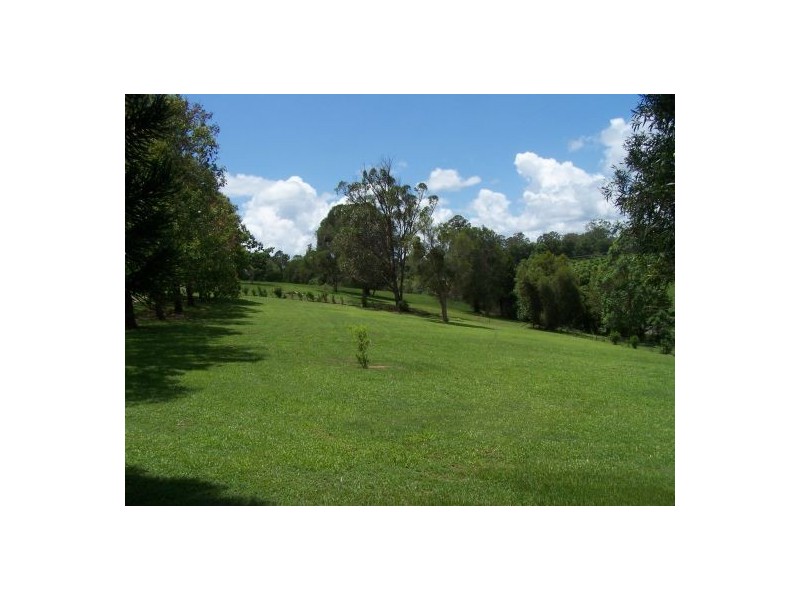 Canina QLD 4570