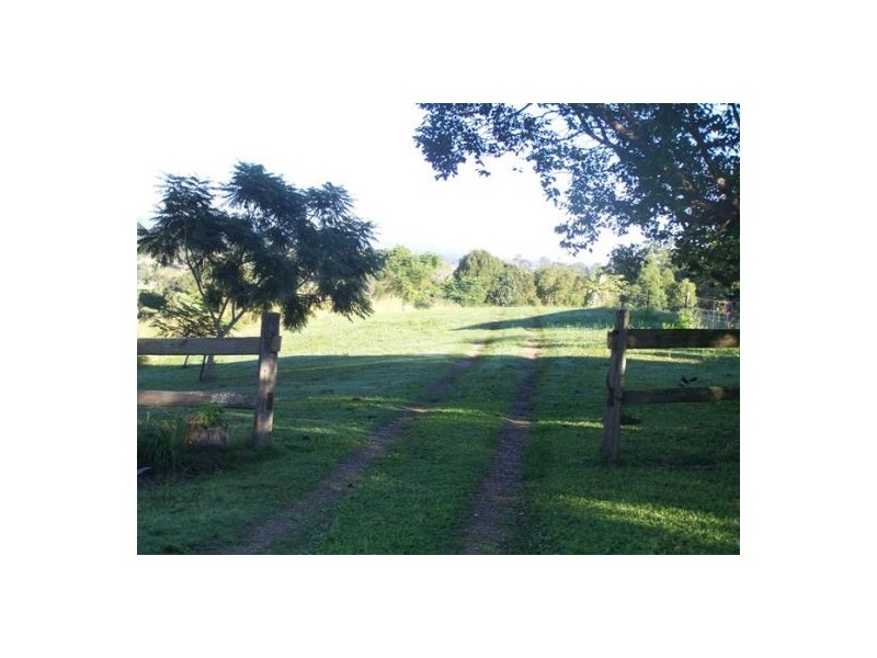 Canina QLD 4570