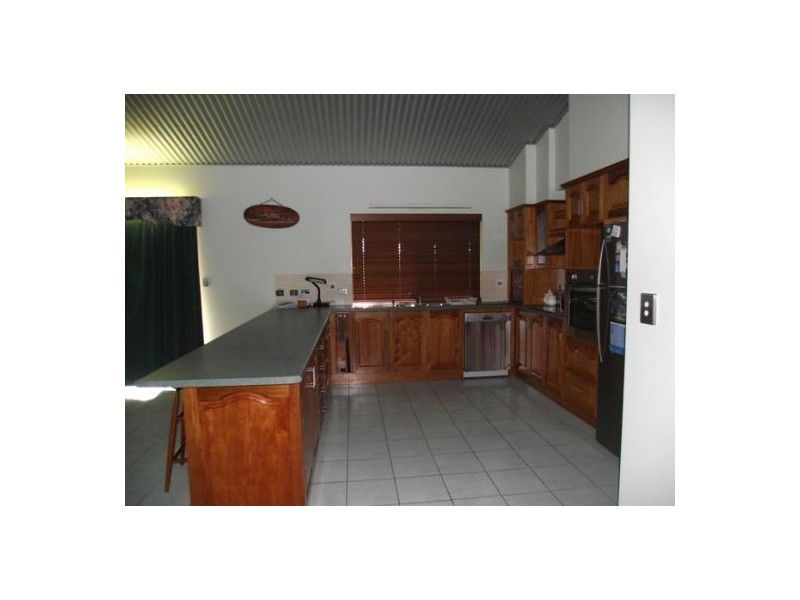 Canina QLD 4570
