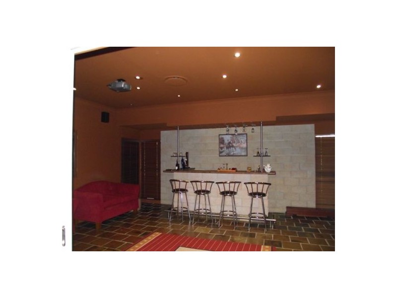 Canina QLD 4570